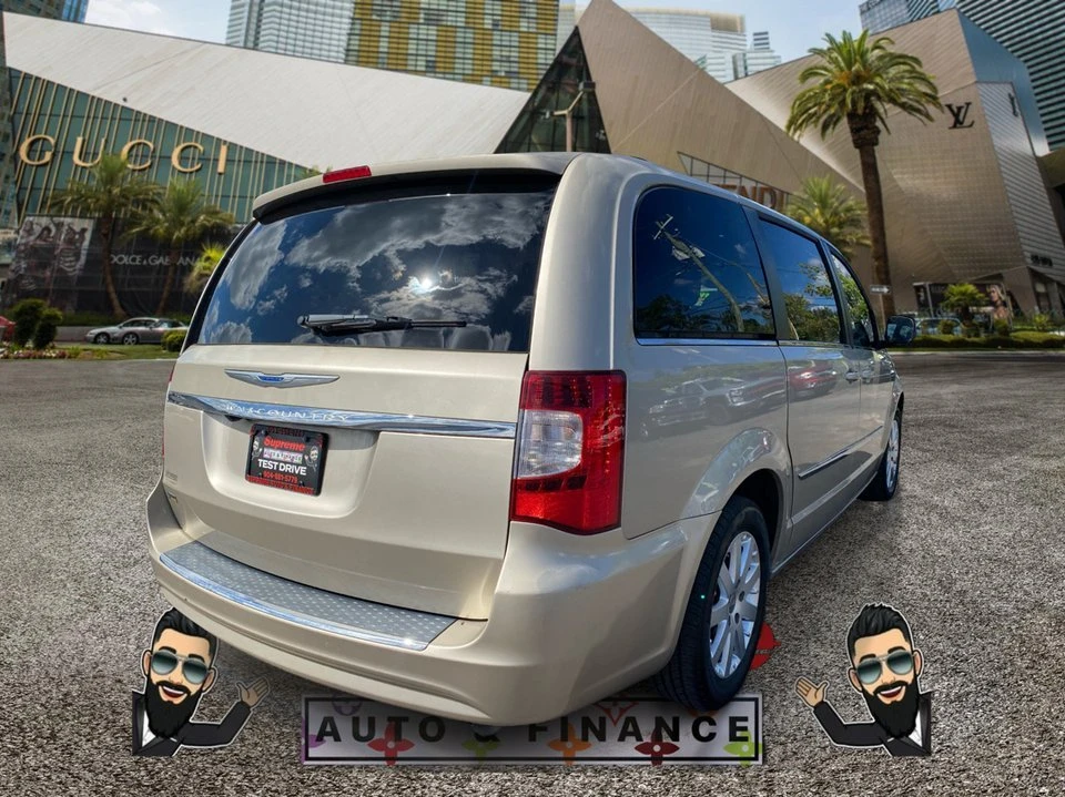 2015 Chrysler Town & Country - Image 5 of 20