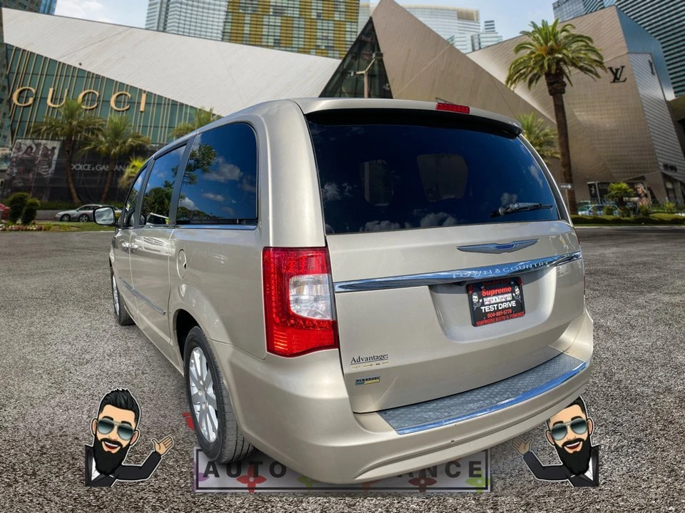 2015 Chrysler Town & Country - Image 3 of 20
