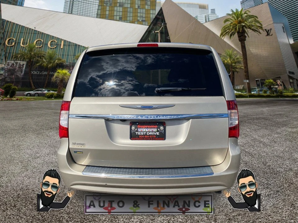 2015 Chrysler Town & Country - Image 4 of 20