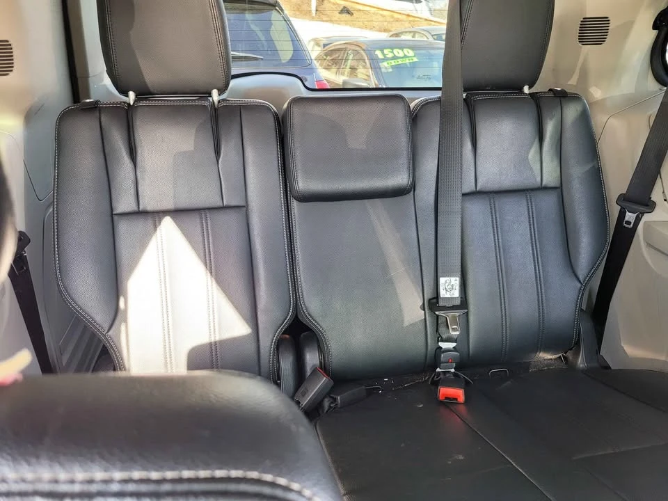 2015 Chrysler Town & Country - Image 9 of 10
