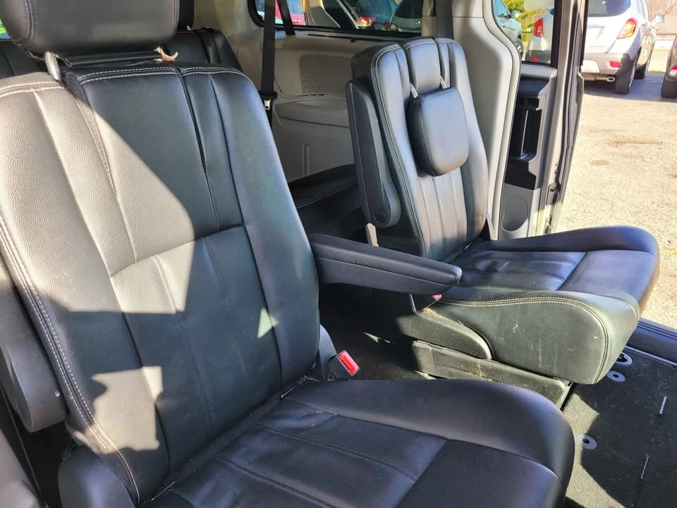 2015 Chrysler Town & Country - Image 10 of 10