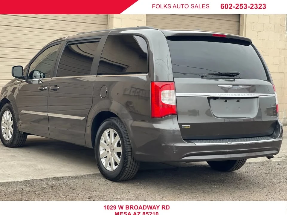 2015 Chrysler Town & Country - Image 7 of 17