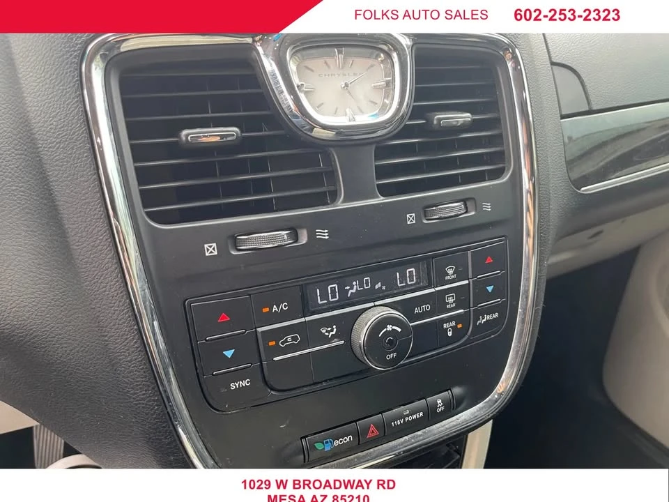 2015 Chrysler Town & Country - Image 15 of 17