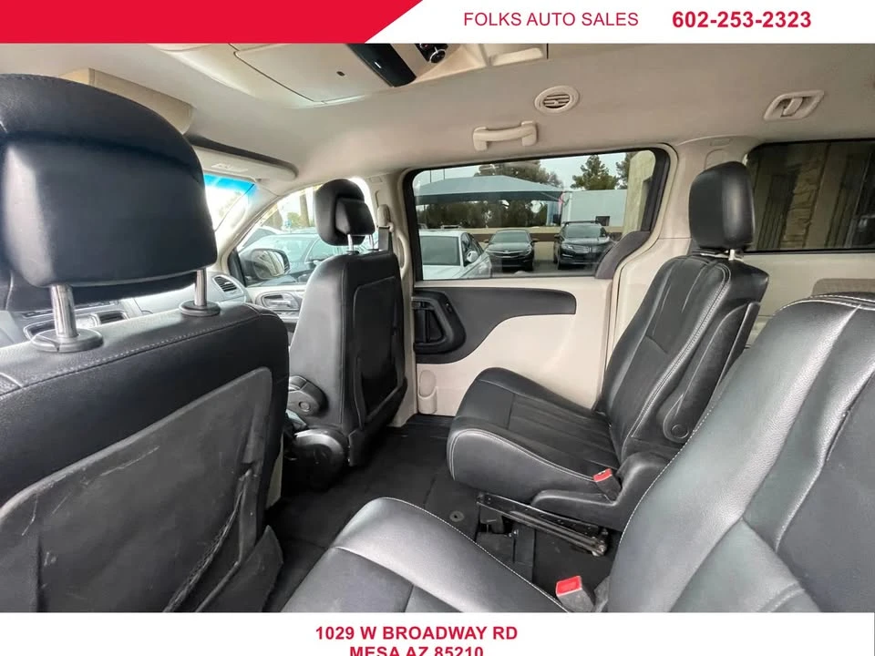 2015 Chrysler Town & Country - Image 10 of 17