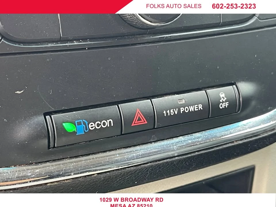 2015 Chrysler Town & Country - Image 16 of 17