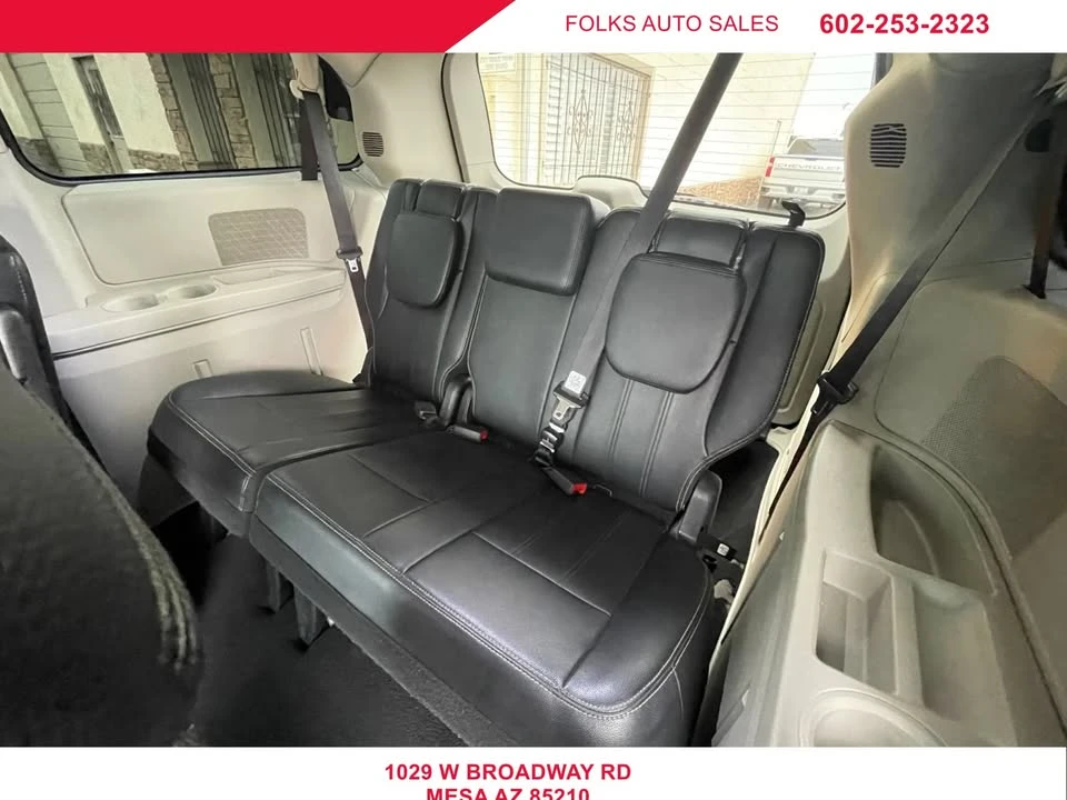 2015 Chrysler Town & Country - Image 11 of 17