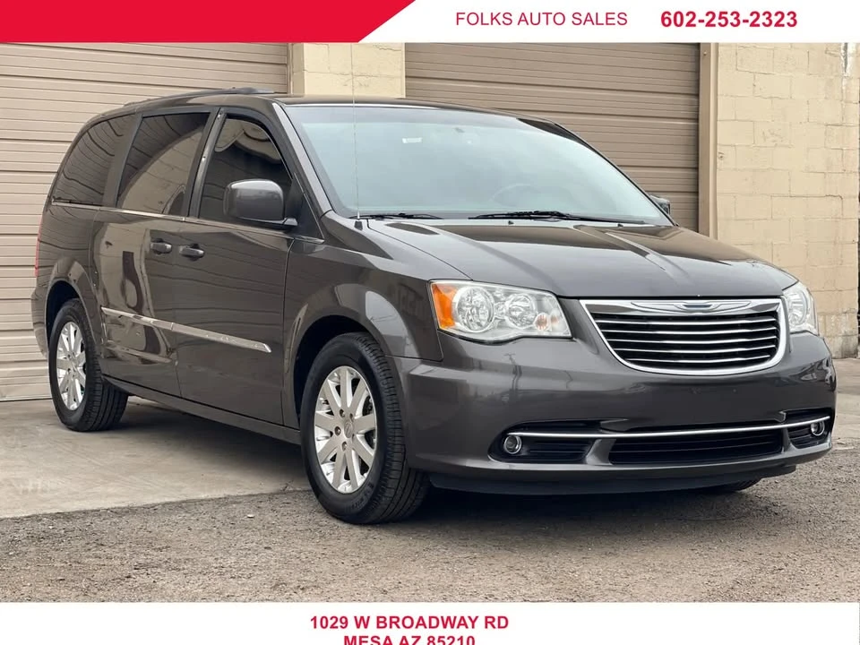 2015 Chrysler Town & Country - Image 4 of 17