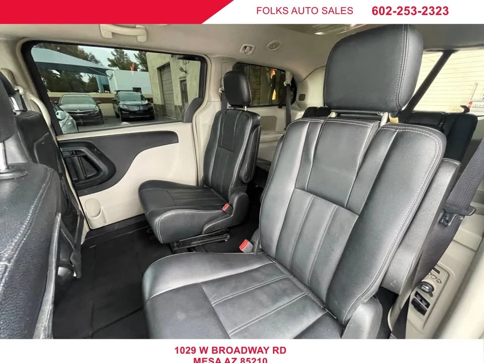 2015 Chrysler Town & Country - Image 9 of 17