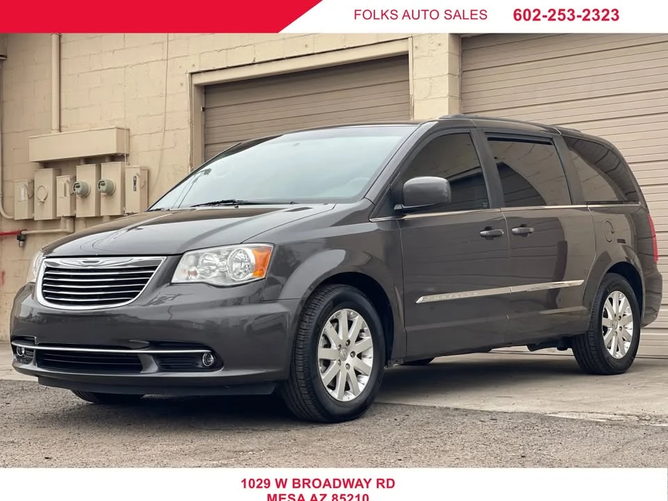 2015 Chrysler Town & Country - Image 2 of 17