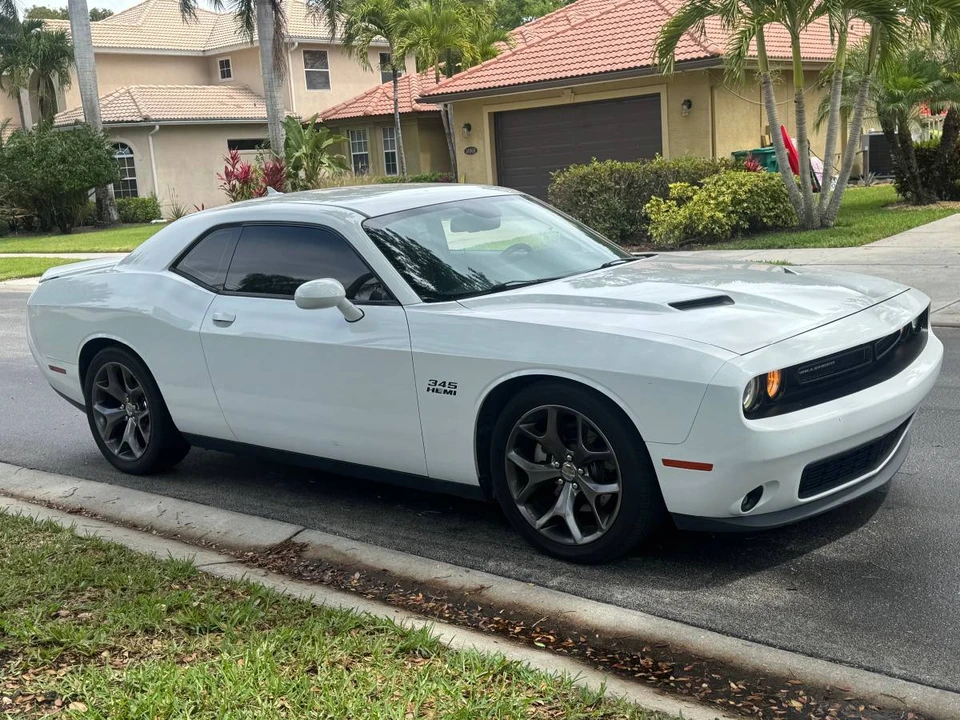 2015 Dodge Challenger 3rd Gen - Image 4 of 8