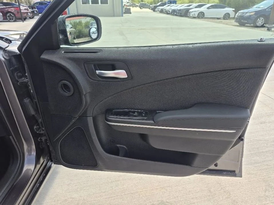 2015 Dodge Charger 7th Gen - Image 15 of 20