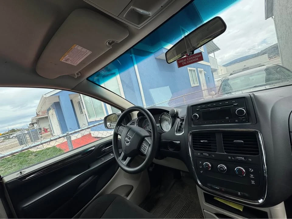 2015 Dodge Caravan - Image 3 of 3