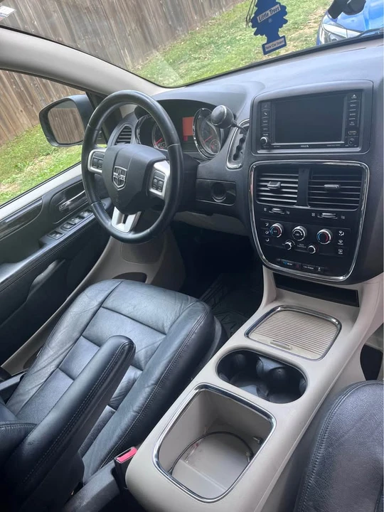 2015 Dodge Caravan - Image 11 of 14