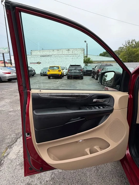 2015 Dodge Caravan - Image 10 of 20