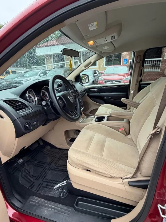 2015 Dodge Caravan - Image 11 of 20