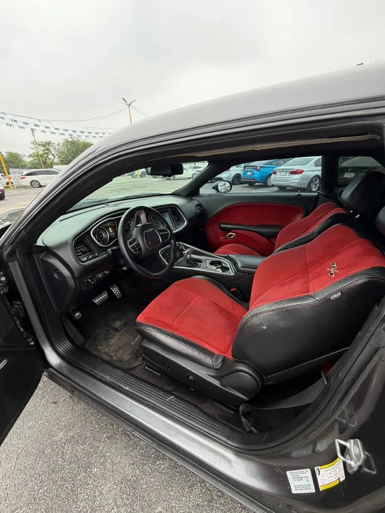 2015 Dodge Challenger - Image 6 of 8