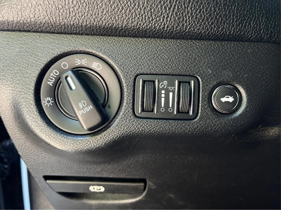 2015 Dodge Challenger 3rd Gen - Image 19 of 20