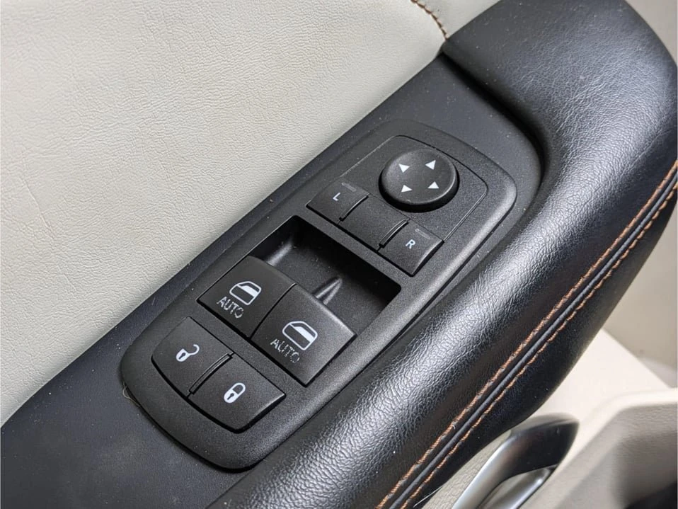 2015 Dodge Challenger 3rd Gen - Image 16 of 20