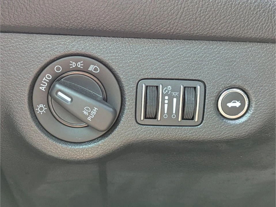 2015 Dodge Challenger 3rd Gen - Image 17 of 20