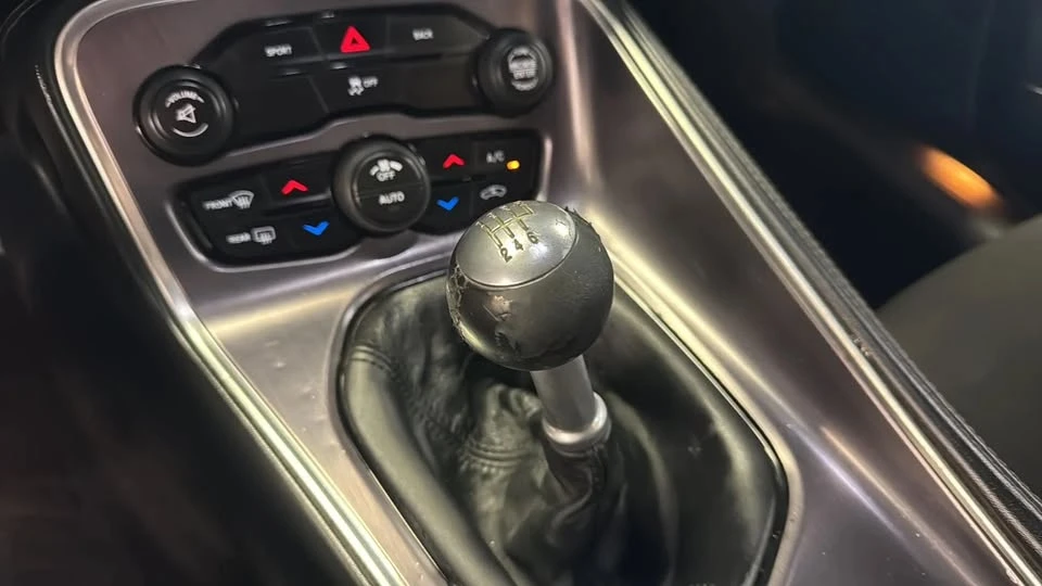 2015 Dodge Challenger 3rd Gen - Image 15 of 20