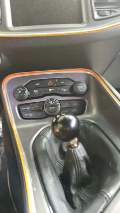 2015 Dodge Challenger 3rd Gen - Image 4 of 6