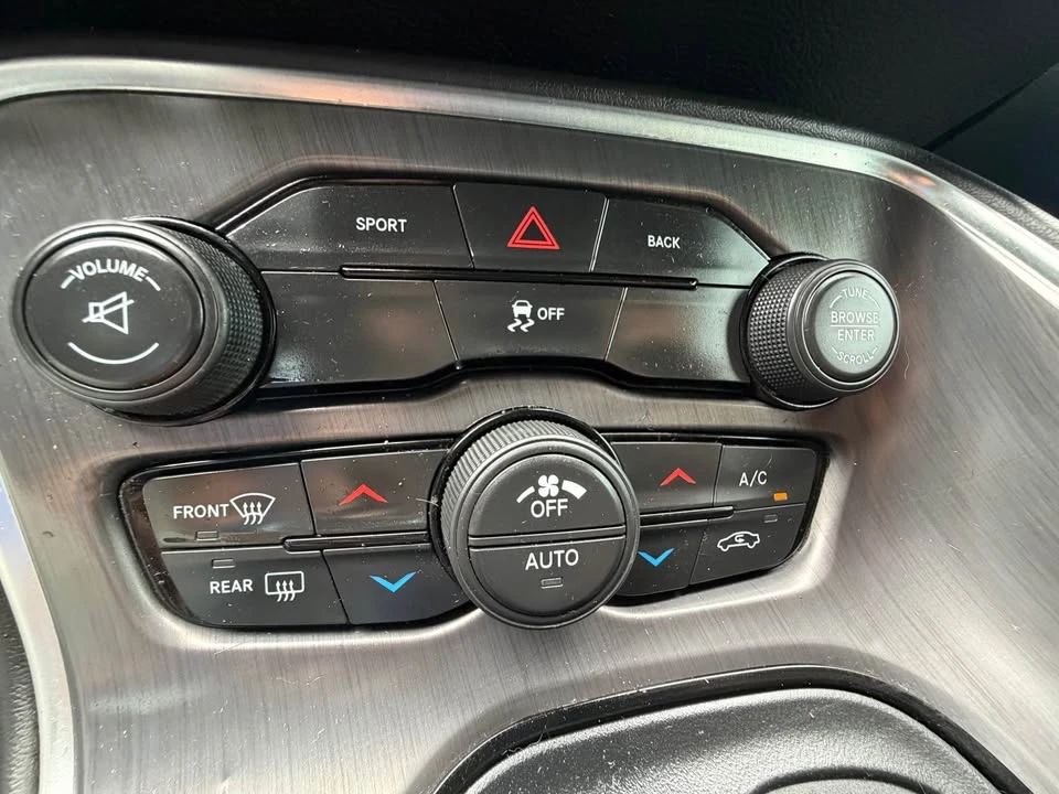 2015 Dodge Challenger 3rd Gen - Image 16 of 19