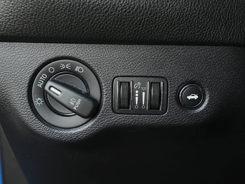 2015 Dodge Challenger 3rd Gen - Image 17 of 20