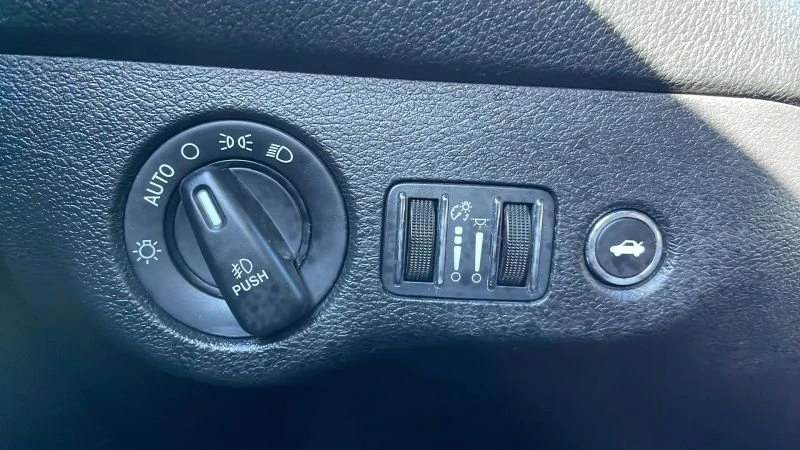 2015 Dodge Challenger 3rd Gen - Image 16 of 20