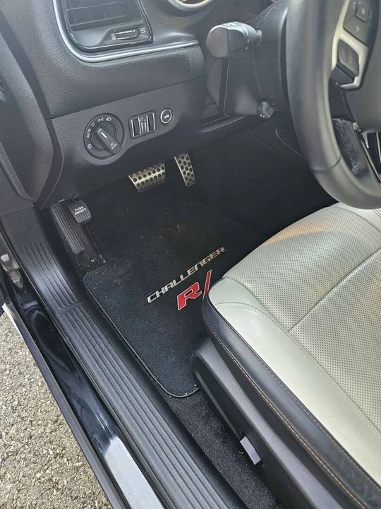 2015 Dodge Challenger 3rd Gen - Image 10 of 12