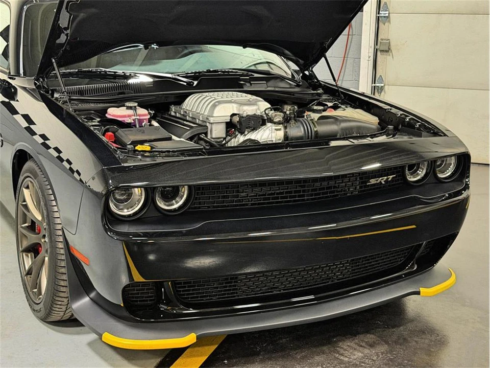 2015 Dodge Challenger SRT Hellcat 3rd Gen - Image 14 of 31