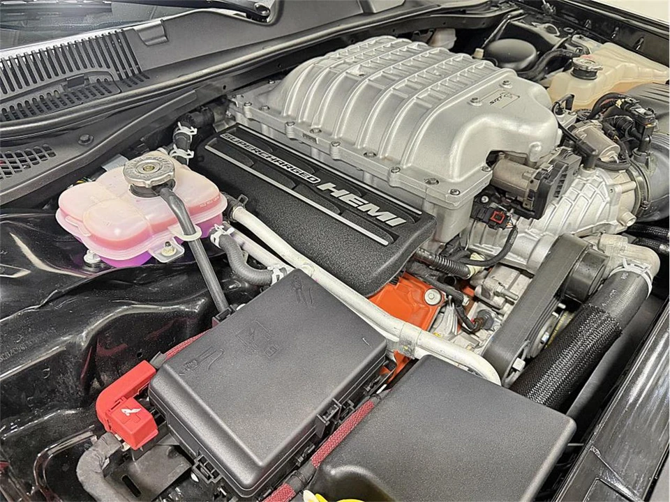 2015 Dodge Challenger SRT Hellcat 3rd Gen - Image 18 of 31