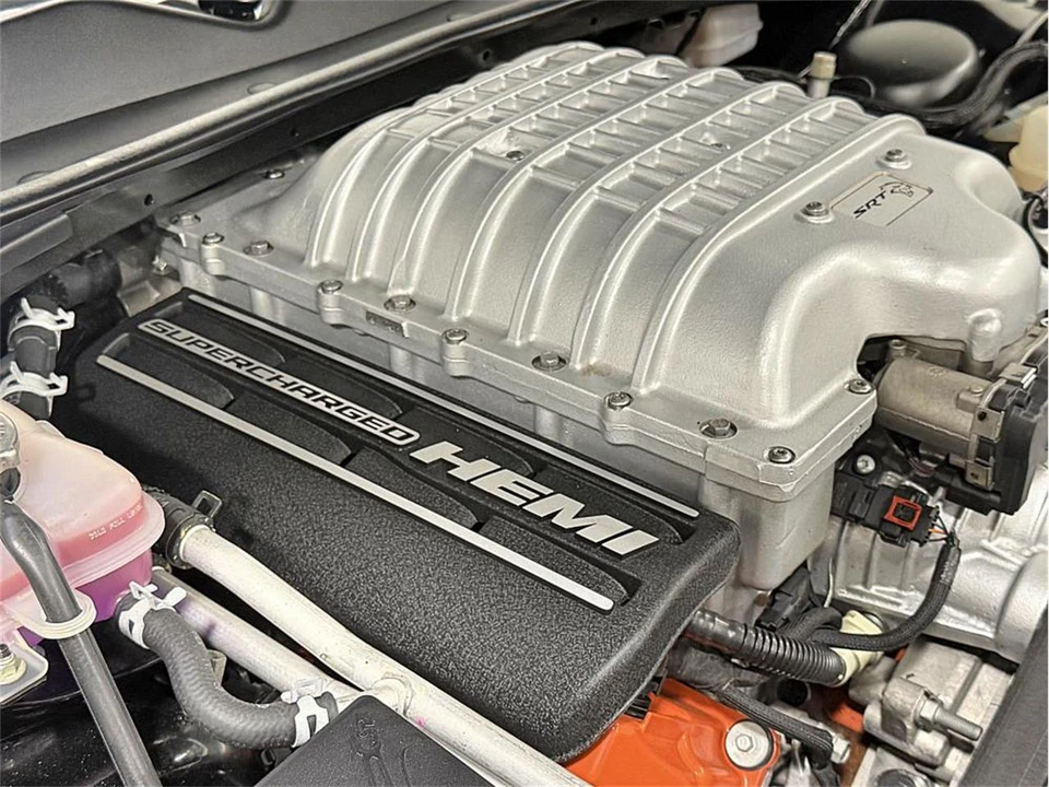 2015 Dodge Challenger SRT Hellcat 3rd Gen - Image 19 of 31