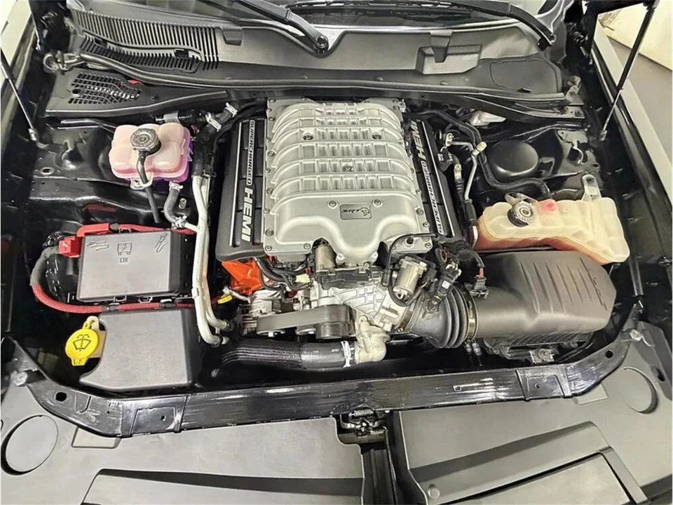 2015 Dodge Challenger SRT Hellcat 3rd Gen - Image 11 of 31