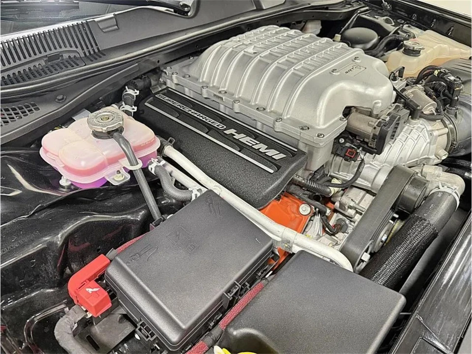 2015 Dodge Challenger SRT Hellcat 3rd Gen - Image 14 of 31