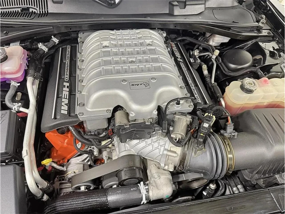 2015 Dodge Challenger SRT Hellcat 3rd Gen - Image 12 of 31