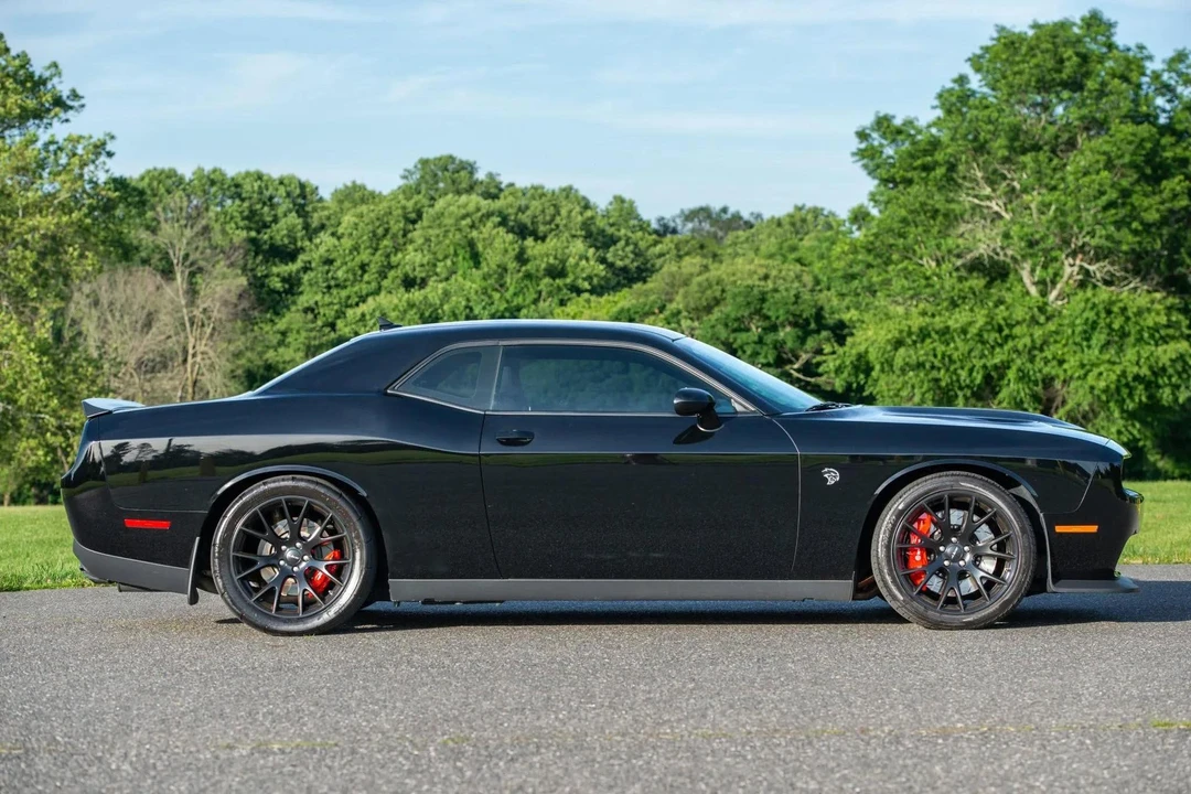2015 Dodge Challenger SRT Hellcat 3rd Gen - Image 9 of 31