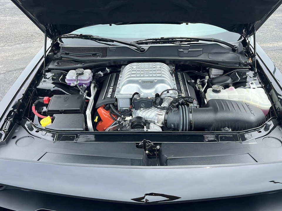 2015 Dodge Challenger SRT Hellcat 3rd Gen - Image 15 of 31