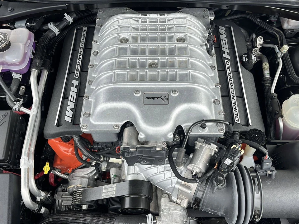 2015 Dodge Challenger SRT Hellcat 3rd Gen - Image 16 of 31
