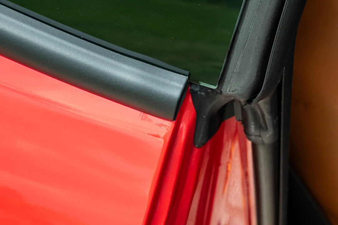 2015 Dodge Challenger SRT Hellcat 3rd Gen - Image 24 of 31