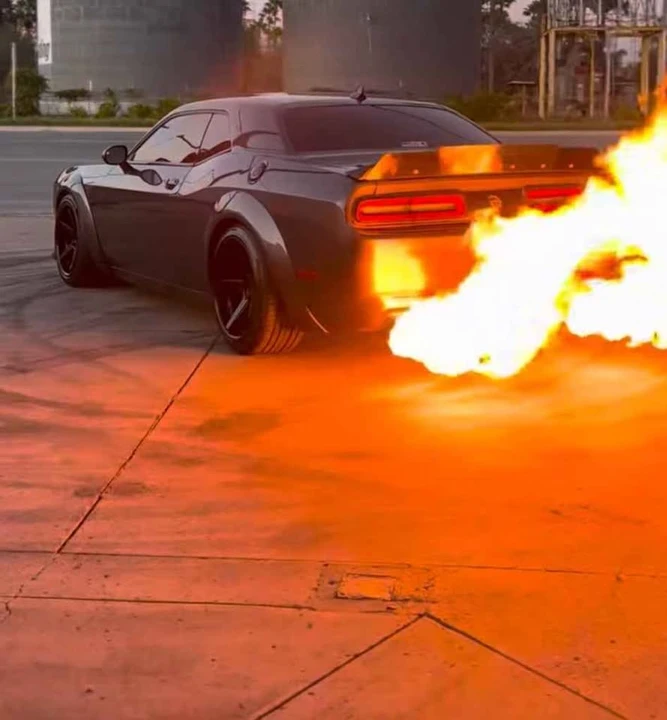 2015 Dodge Challenger SRT Hellcat 3rd Gen - Image 18 of 20