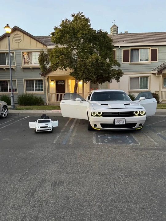 2015 Dodge Challenger 3rd Gen - Image 17 of 20