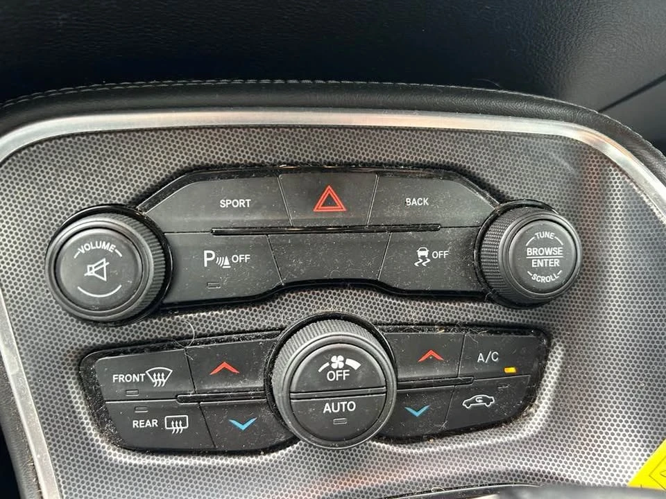 2015 Dodge Challenger 3rd Gen - Image 14 of 15
