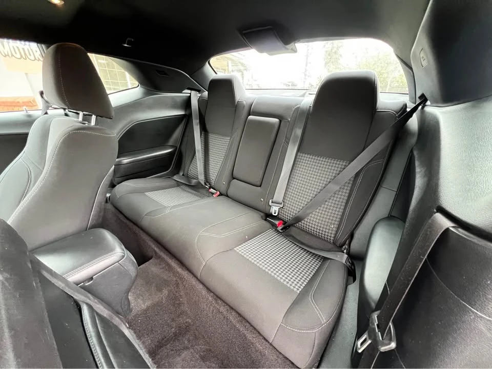 2015 Dodge Challenger 3rd Gen - Image 11 of 15