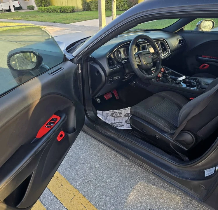 2015 Dodge Challenger 3rd Gen - Image 9 of 14