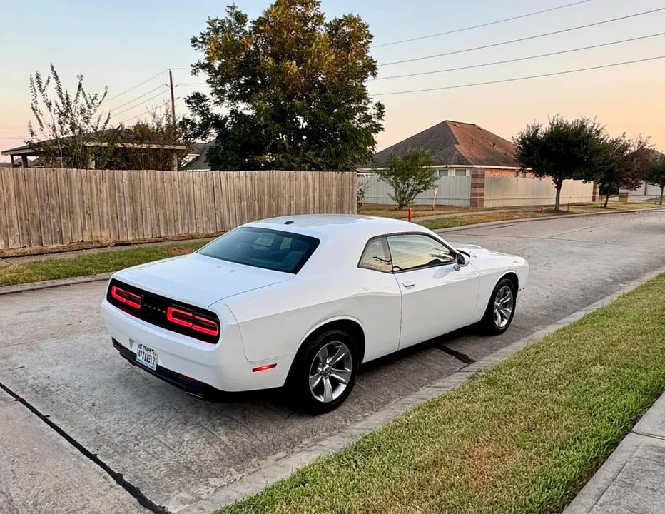2015 Dodge Challenger 3rd Gen - Image 5 of 15