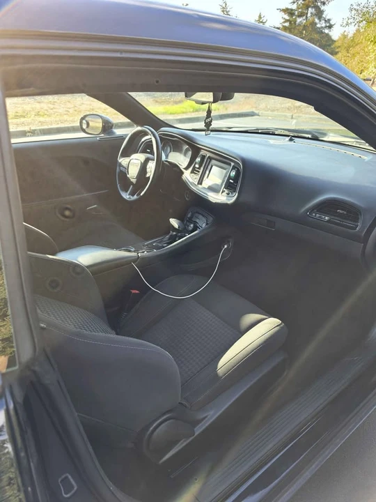 2015 Dodge Challenger 3rd Gen - Image 9 of 12