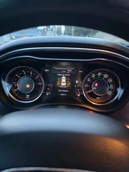 2015 Dodge Challenger 3rd Gen - Image 4 of 17