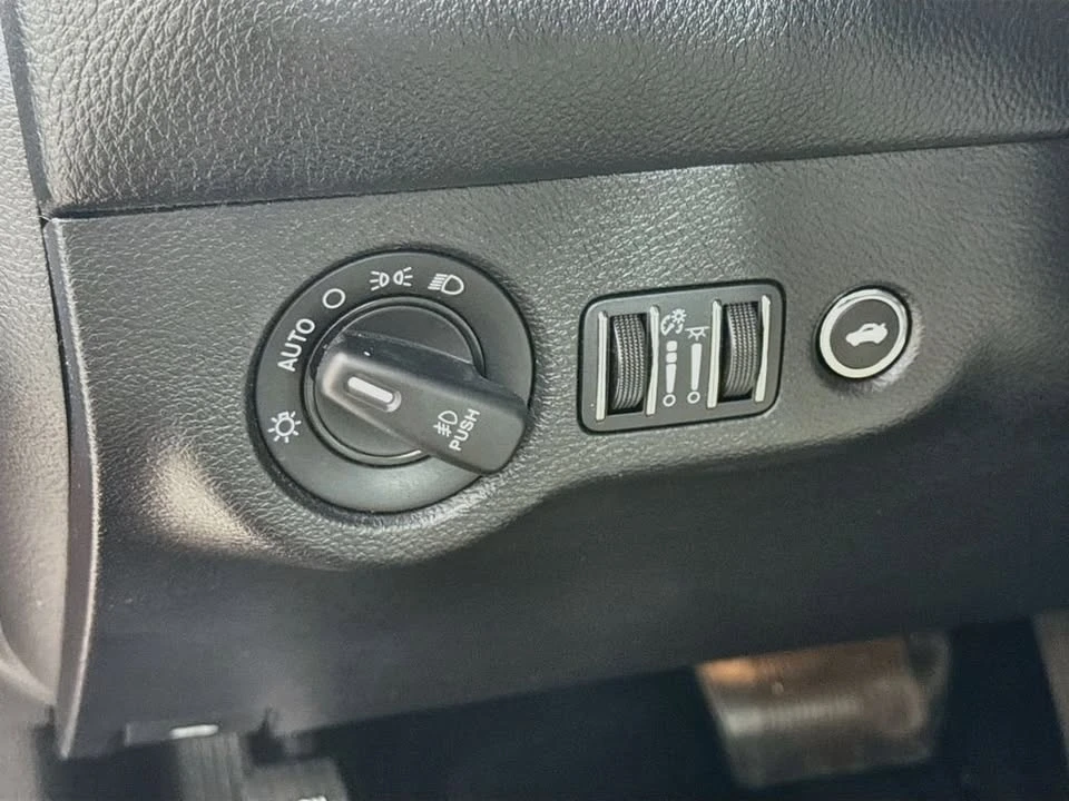 2015 Dodge Challenger 3rd Gen - Image 11 of 20