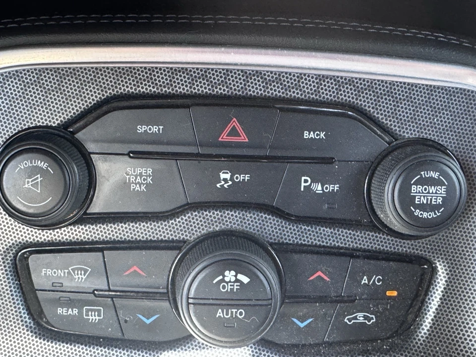 2015 Dodge Challenger 3rd Gen - Image 18 of 24