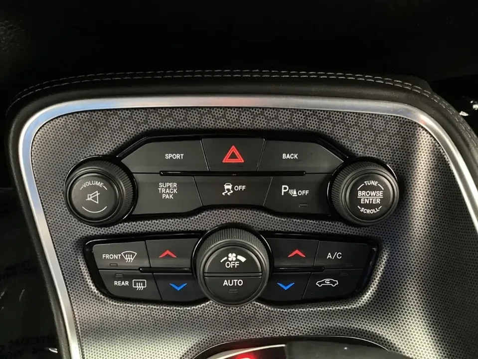 2015 Dodge Challenger 3rd Gen - Image 14 of 16
